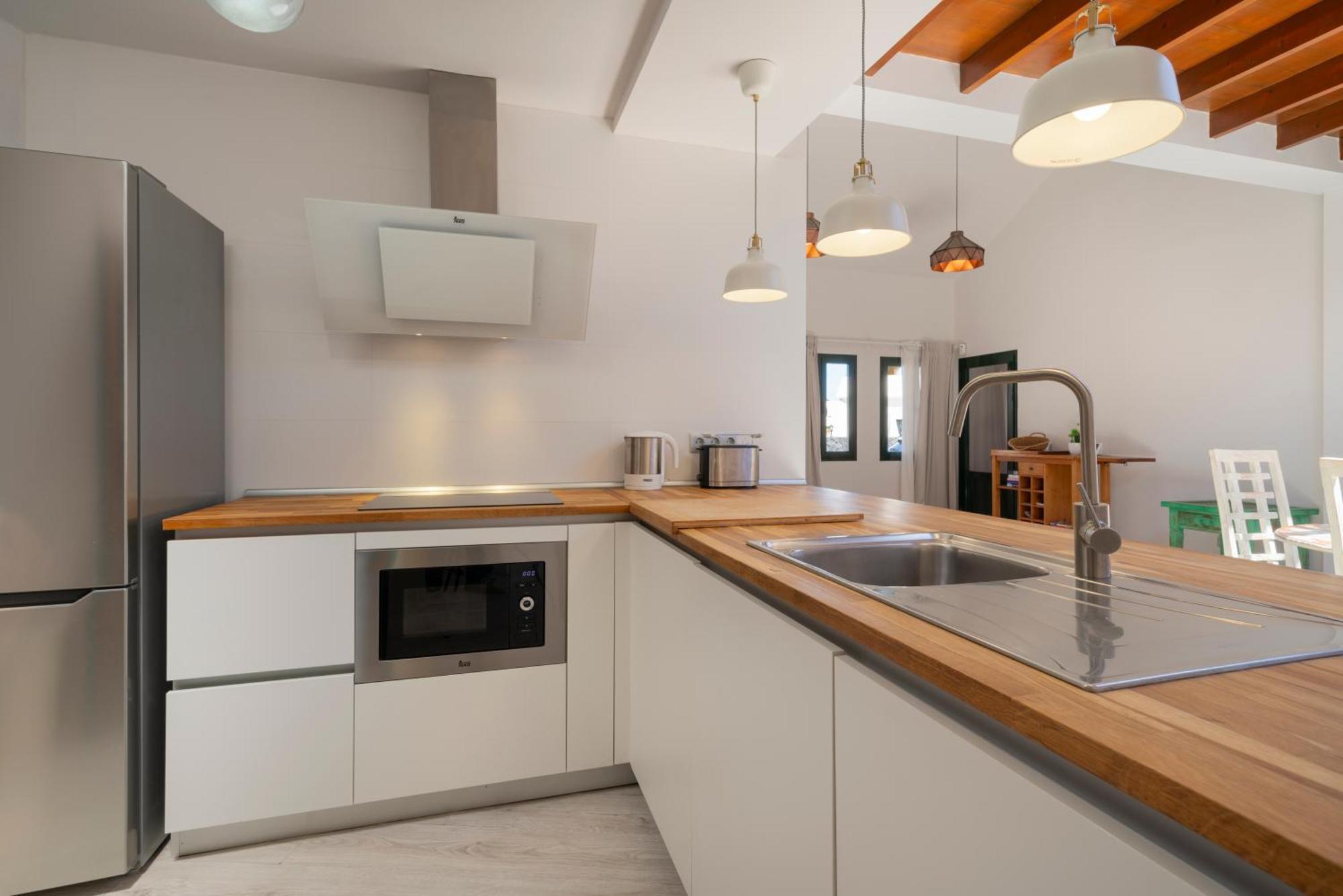 Lanzahost Casa Sunny Seafront Villa Costa Teguise Dış mekan fotoğraf